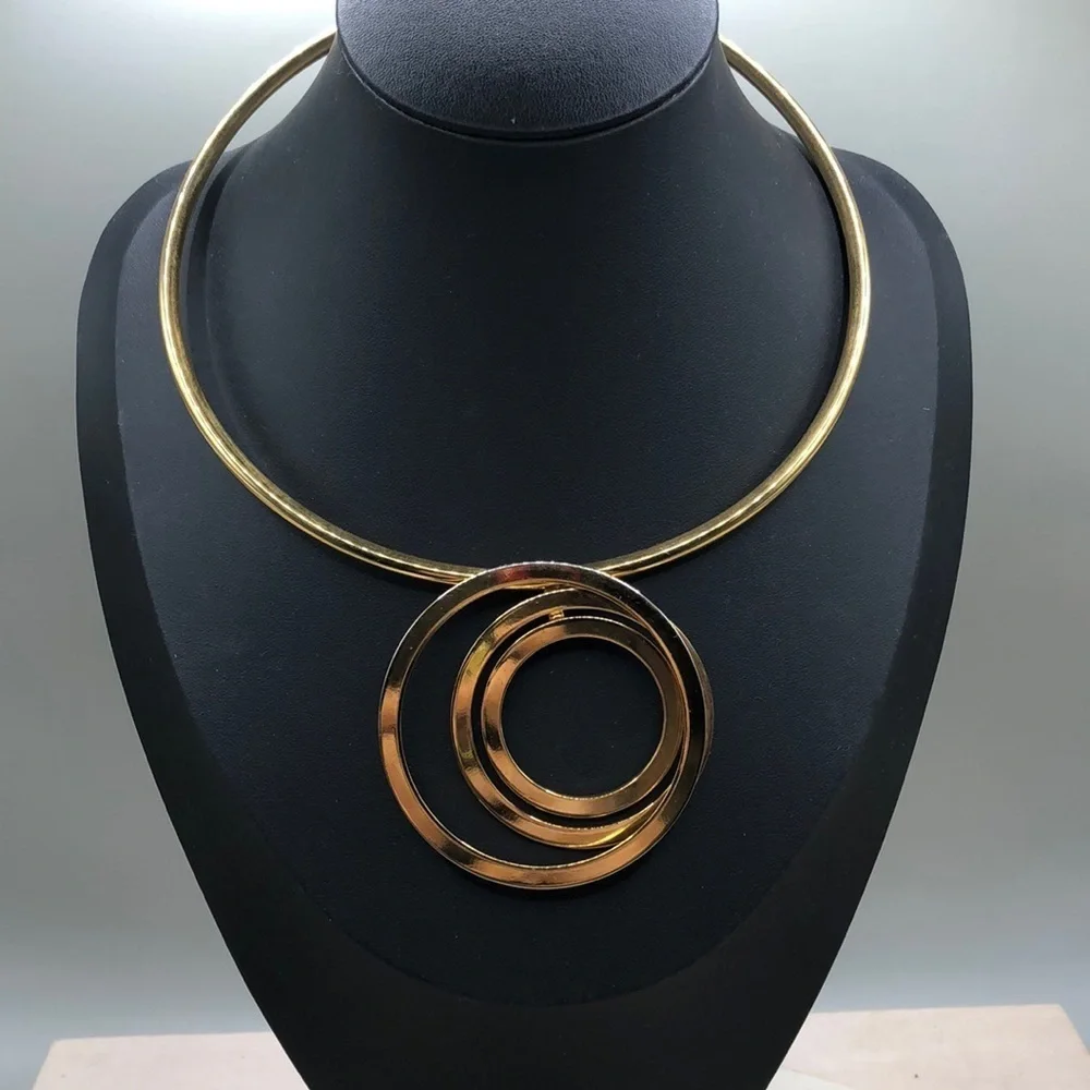 Gold tone modernist geometric cuff collar necklace-retro style costume jewelry.